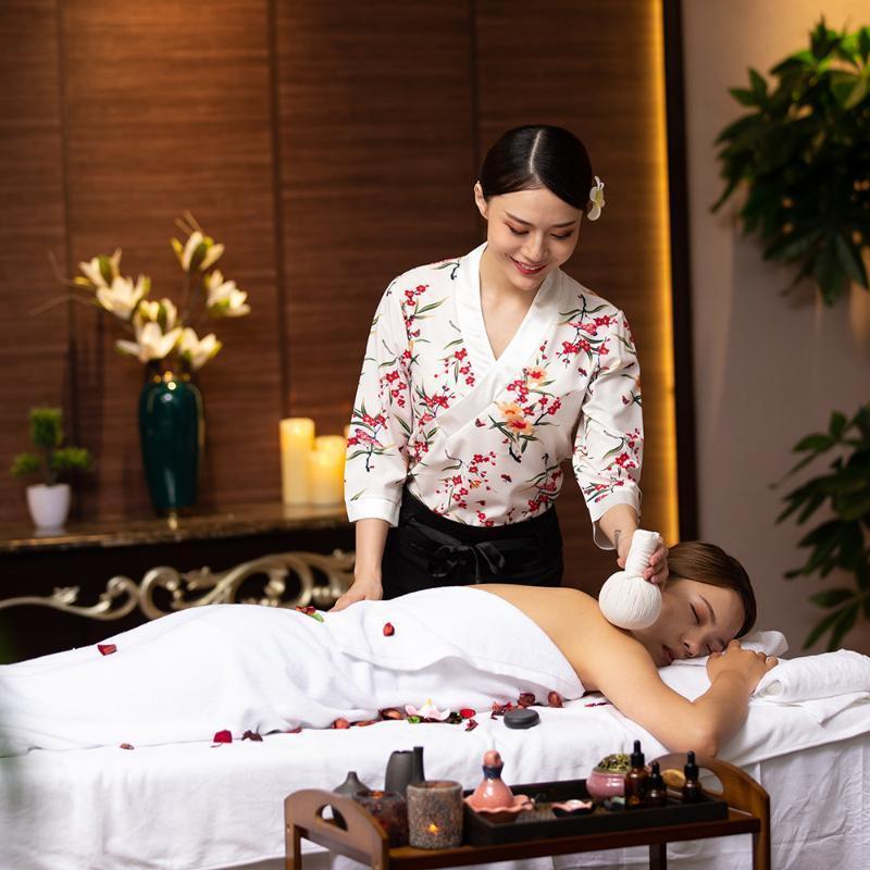 Pattern Top Slim Fit Technicia - مراجعة Spa Wellness Center وسعره